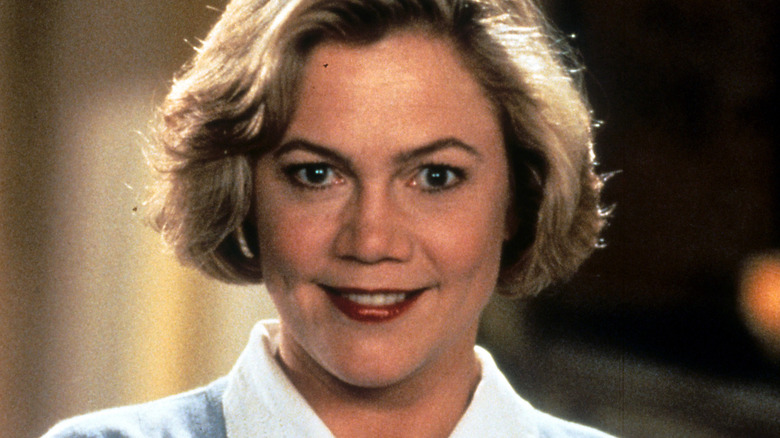 Beverly smiling at the camera in "Serial Mom" (1994)