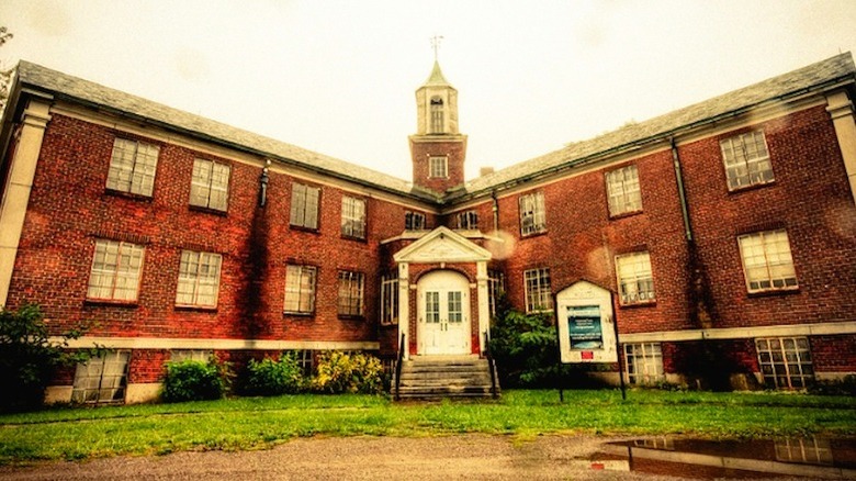 The front doors of Rolling Hills Asylum