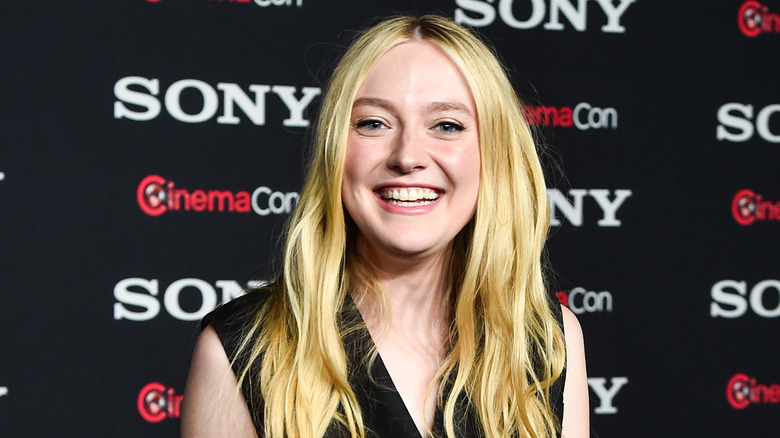 Dakota Fanning smiling