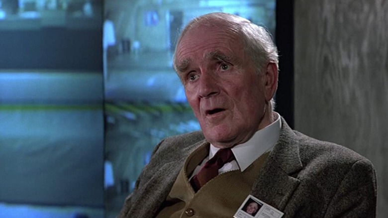 Desmond Llewelyn explains