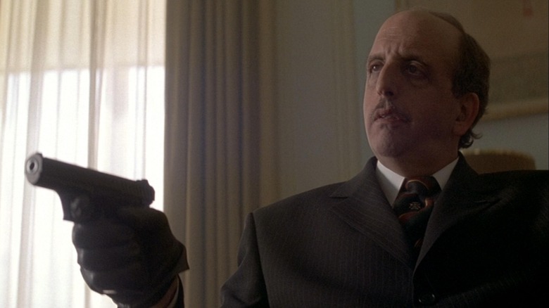 Vincent Schiavelli points gun