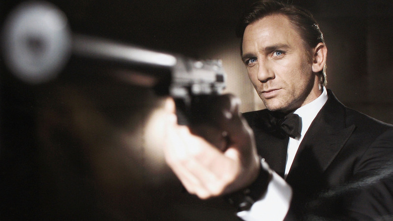 Bond pointing gun with silencer