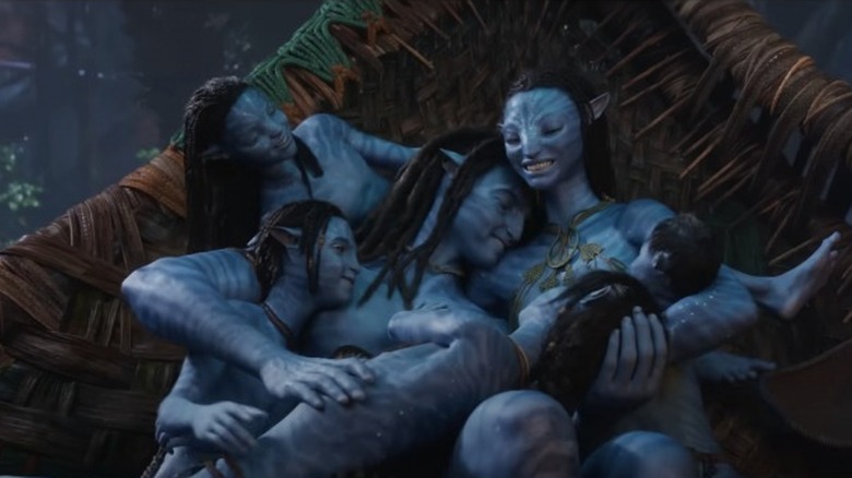 A na'vi family from the trailer for "the way of water"