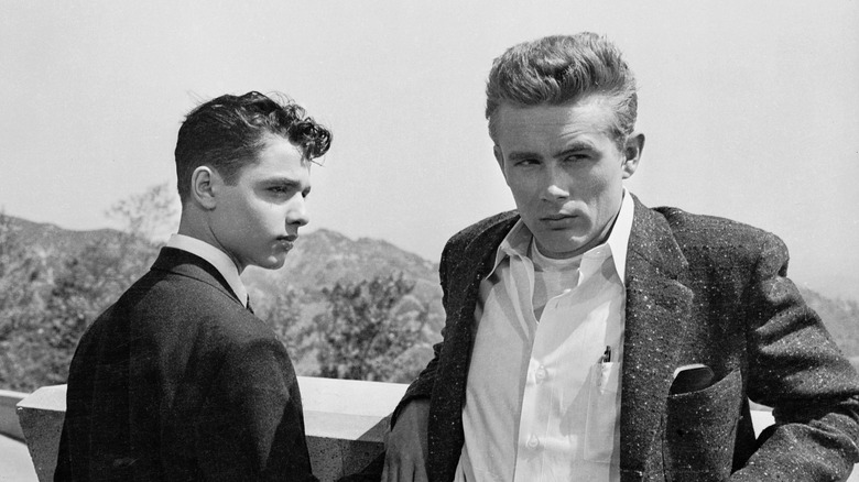 Sal Mineo and James Dean standing outside