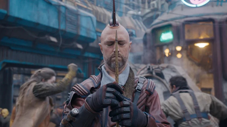 Kraglin holding his arrow