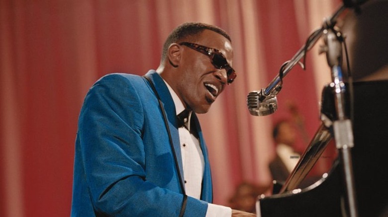 Foxx plays Ray Charles