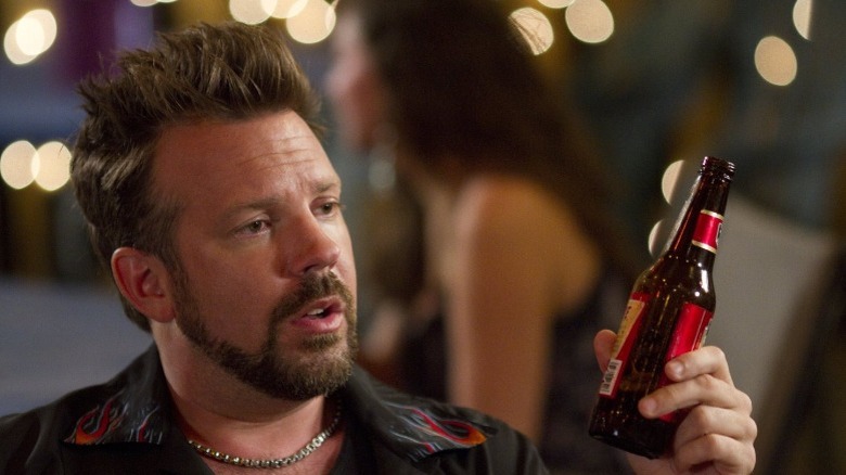 Jason Sudeikis drinking