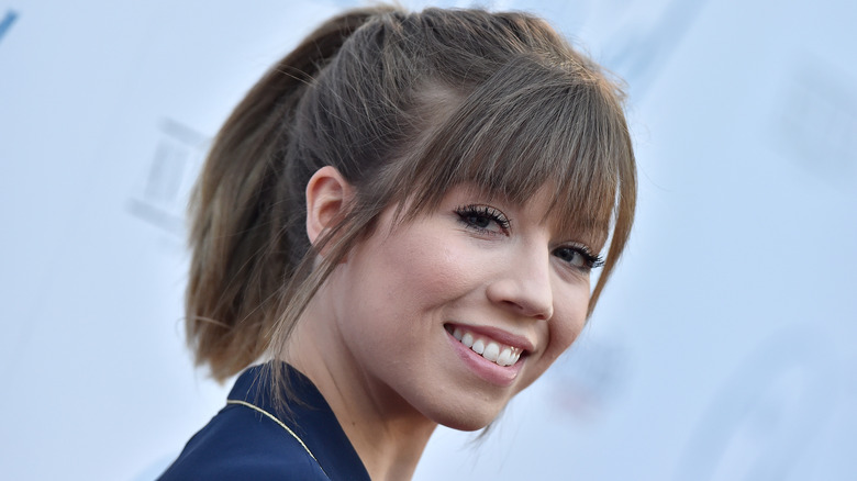 Jennette McCurdy smiling for cameras