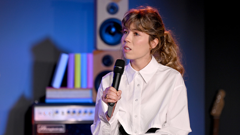 Jennette McCurdy talking into microphone 