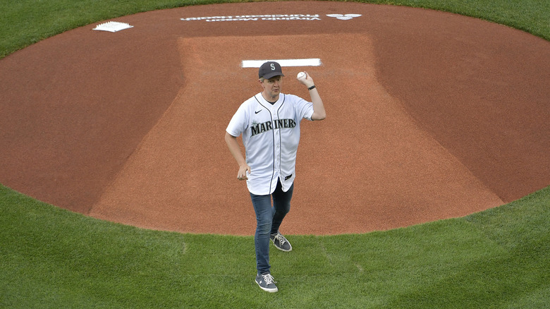 Ken Jennings throwing baseball 