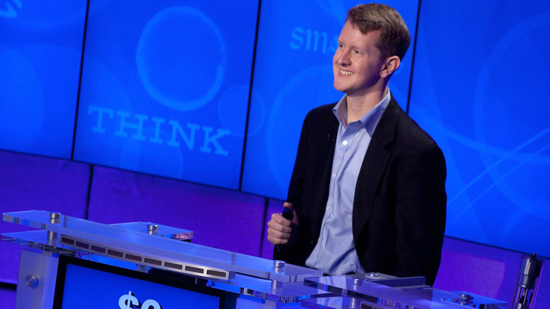 Ken Jennings holding buzzer 