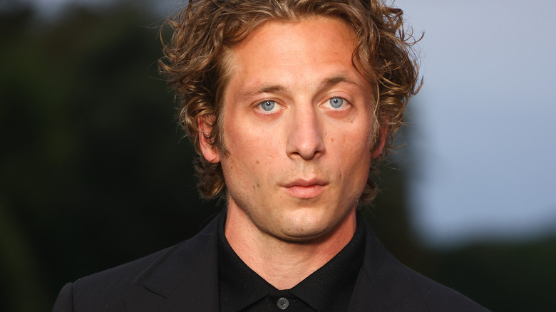 Jeremy Allen White stare