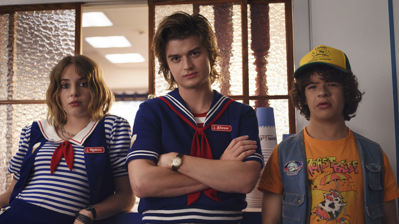 Gaten Matarazzo Joe Keery Maya Hawke costumes