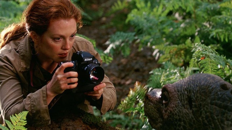 Julianne Moore snapping photos of a dino