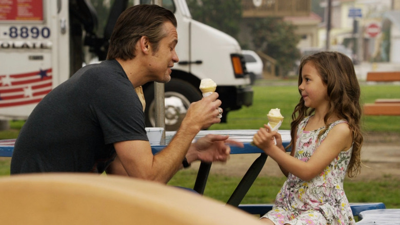 Raylan eating ice cream with Willa