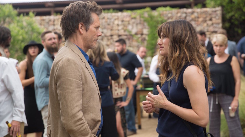 Kathryn Hahn and Kevin Bacon converse