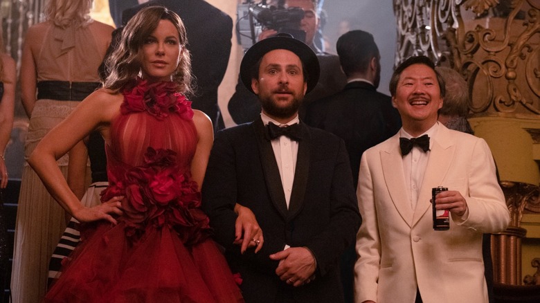 Kate Beckinsale, Charlie Day, Ken Jeong smiling