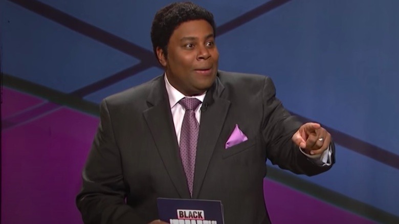 Kenan Thompson pointing on SNL