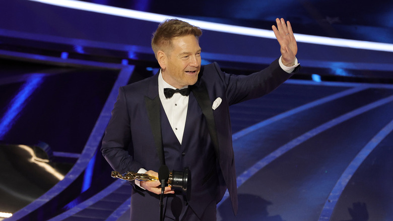 Kenneth Branagh accepting his Academy Award