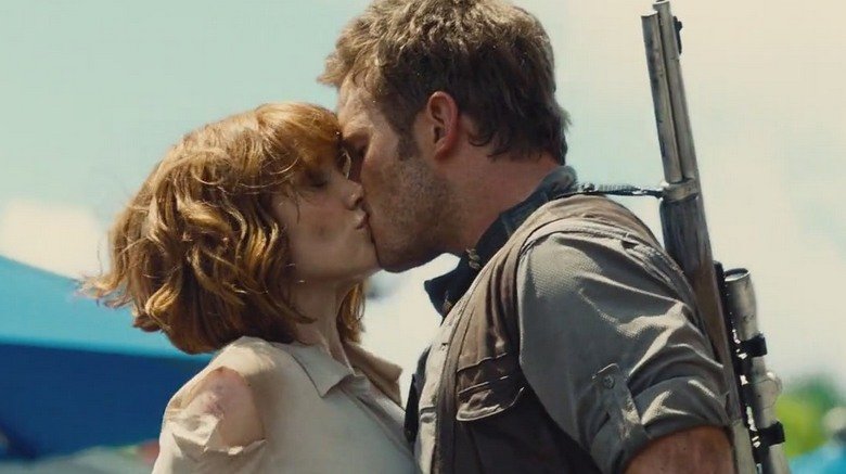 Chris Pratt kissing Bryce Dallas Howard in Jurassic World