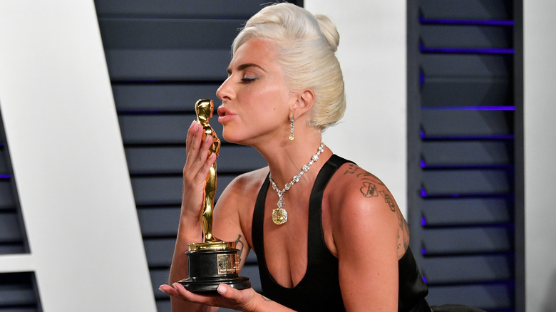 Lady Gaga kissing her Oscar