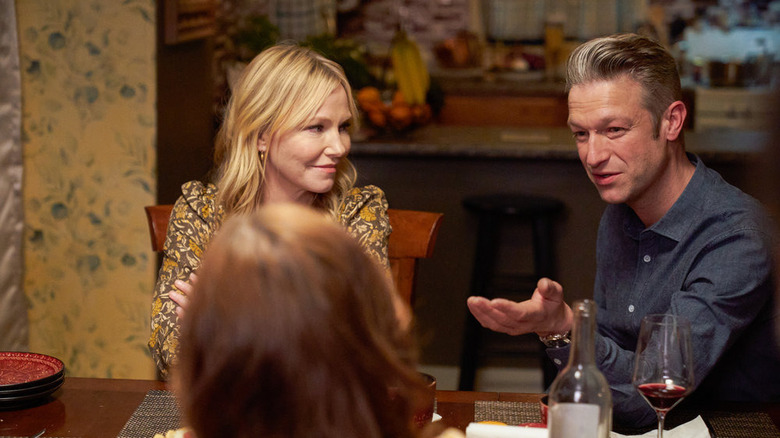 Kelli Giddish looking happily at Peter Scanavino