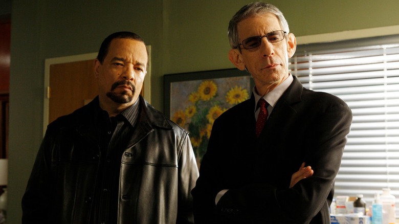 John Munch and Fin Tutuola listening 