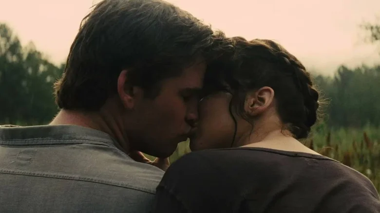 liam hemsworth's honest thoughts on kissing jennifer lawrence in the hunger games