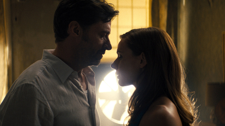 NIck Bannister (Hugh Jackman) and Mae (Rebecca Ferguson) in Reminiscence