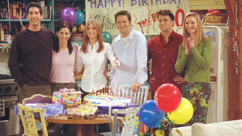 lisa kudrow is rewatching friends for a heart-wrenching reason