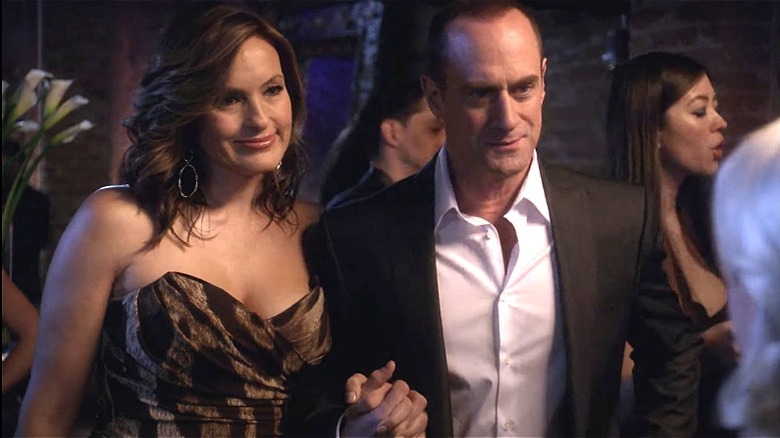 Stabler and Benson holding hands in evening wear