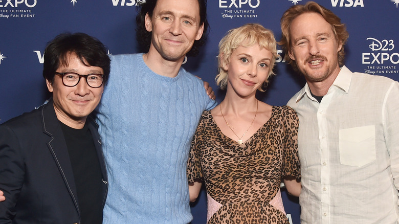 Ke Huy Quan, Tom Hiddleston, Sophia Di Martino, and Owen Wilson pose together