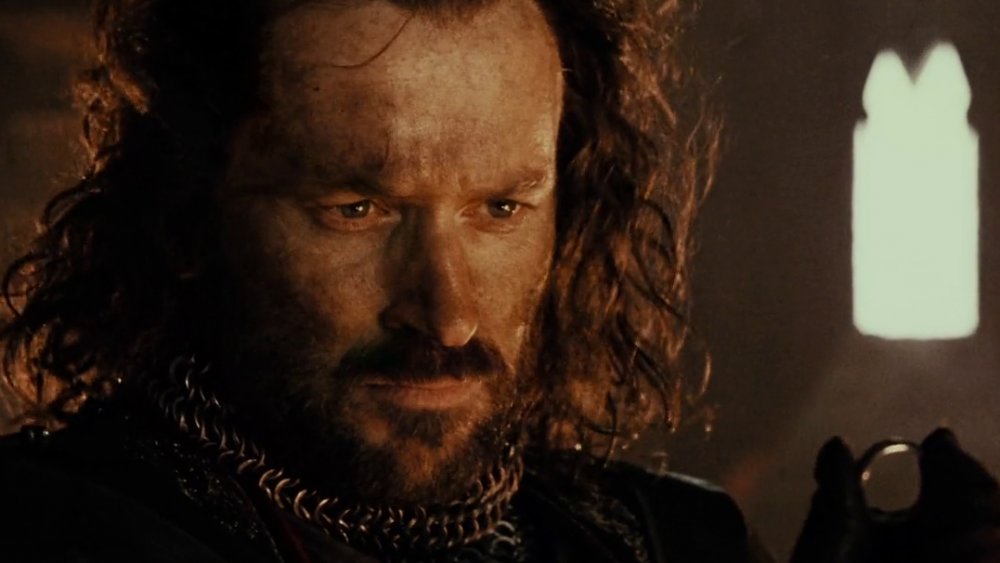 Isildur captures the One Ring at the end of the Second Age