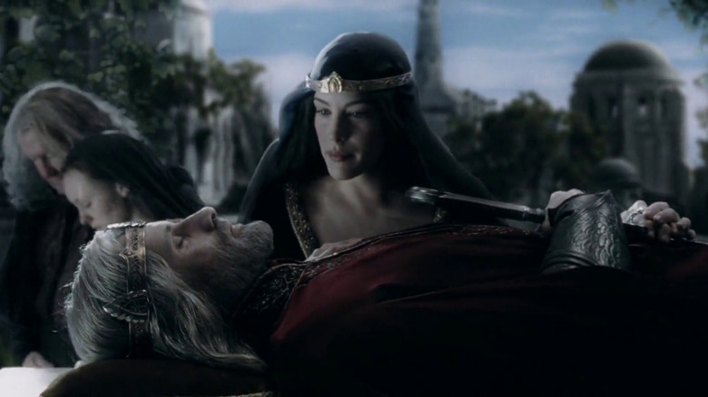 Arwen looks at Aragorn's dead body