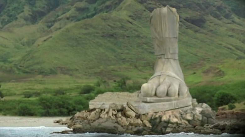 Four-toed statue's foot