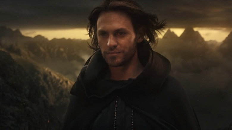 Halbrand in front of Mordor's mountains