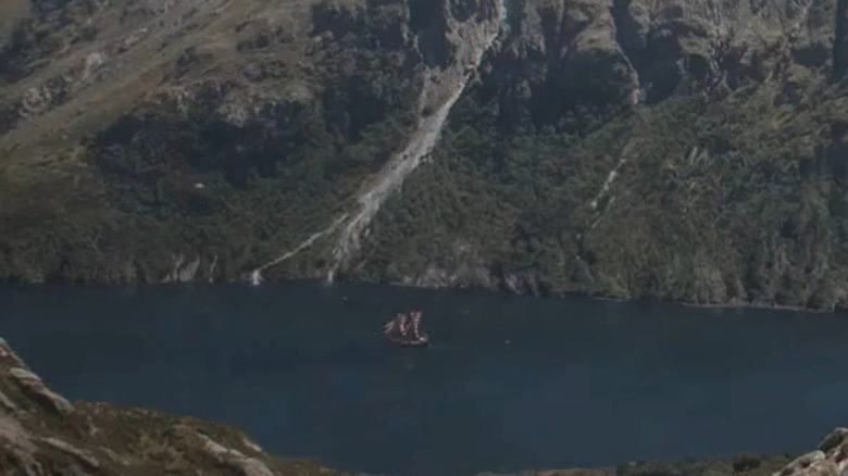 A Númenórean ship sailing off in the distance