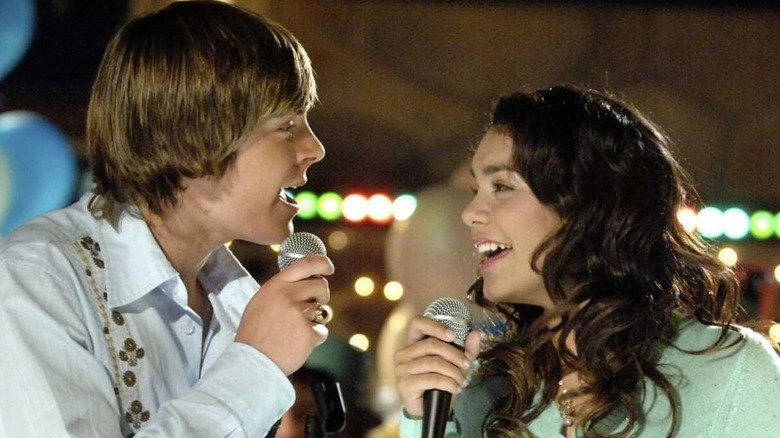 Zac Efron and Vanessa Hudgens sing together in High School Musical