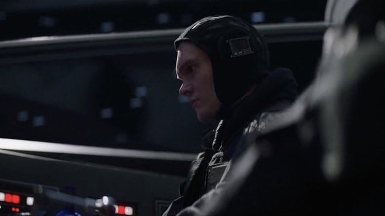 Luke Baines as Mandalorian pilot