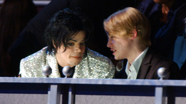 Macaulay Culkin and Michael Jackson talking