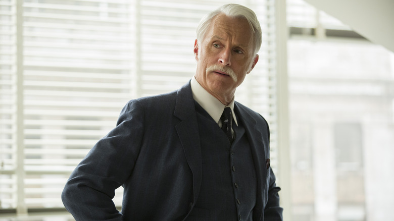 Roger Sterling looking to side