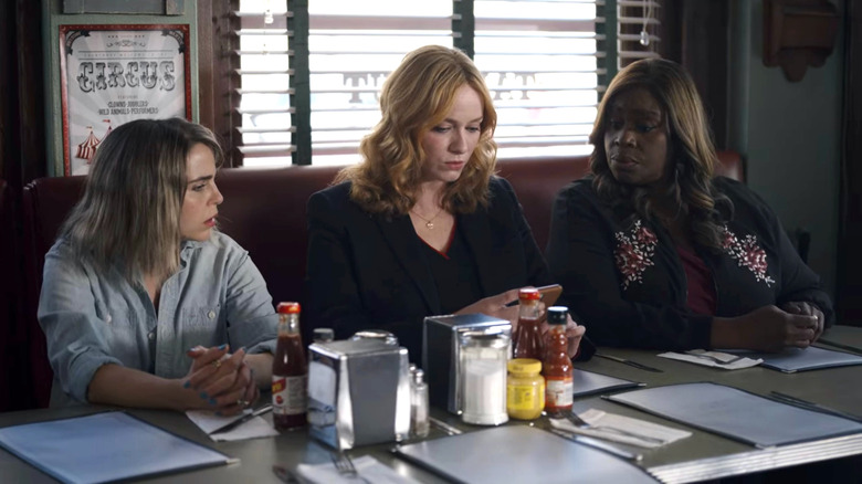 Mae Whitman sitting with Christina Hendricks and Retta