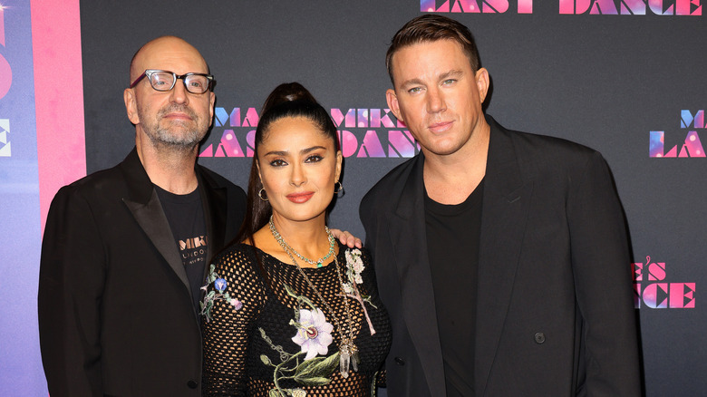 Steven Soderbergh poses with Salma Hayek and Channing Tatum 