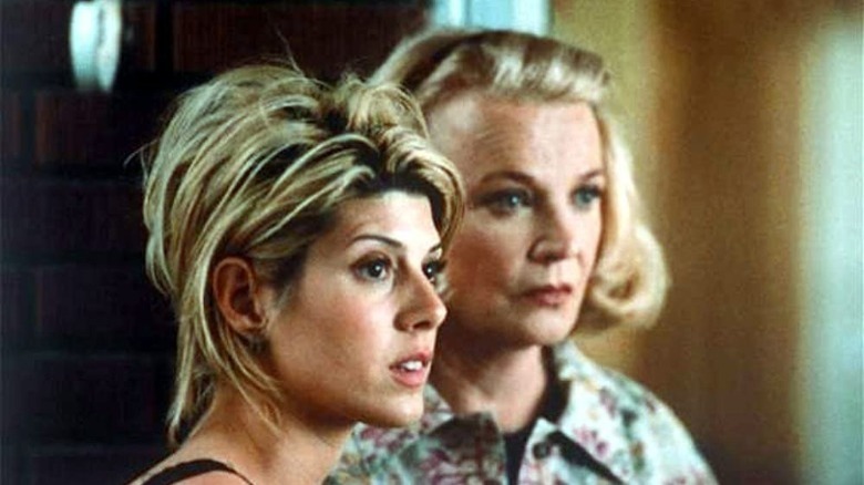 Gena Rowlands and Marisa Tomei looking off in Unhook the Stars