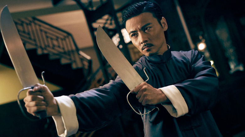 Max Zhang fighting with two knives