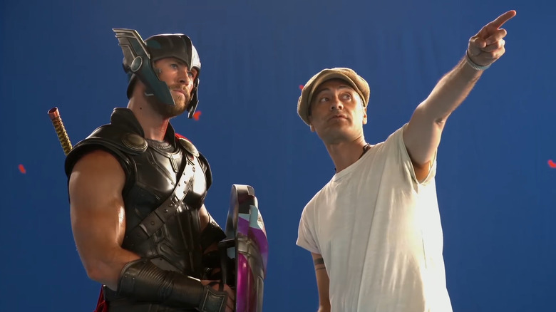 Taika Waititi directs Chris Hemsworth