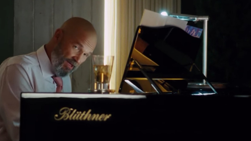 Jeff Bridges Obadiah Stane piano drink