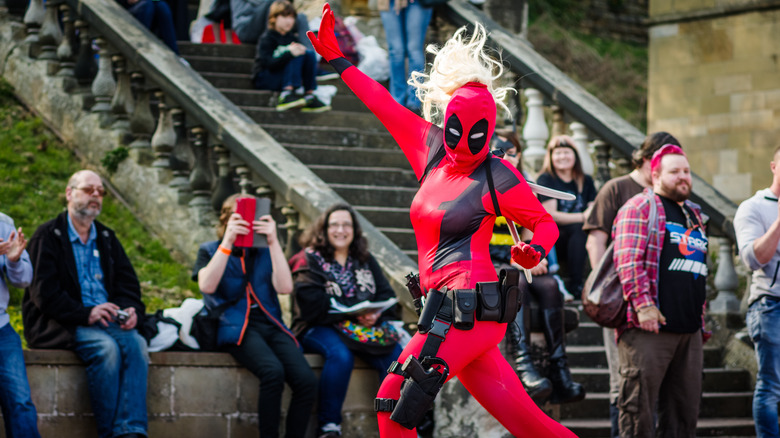 Cosplayer dressed as Lady Deadpool