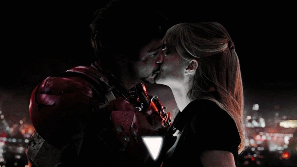 Tony and Pepper kiss