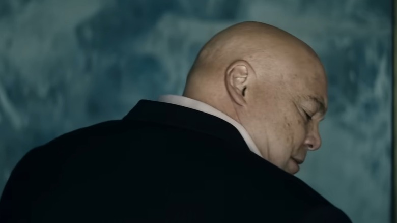 Kingpin looking over his shoulder